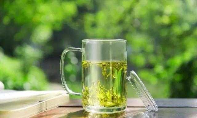 绿茶的讨喜方法（应该如何对待身边的绿茶）